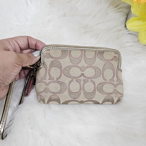 Coach wristlet monogram tan color - Picture 9 of 11